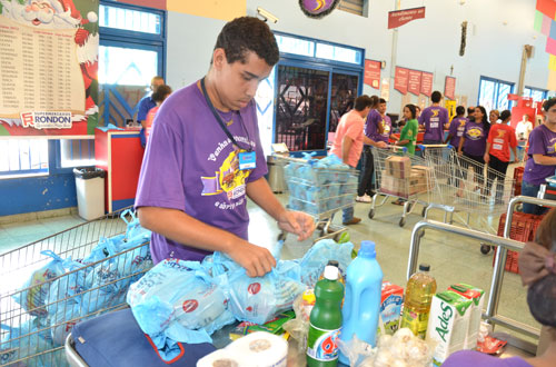 Auxiliar de Atendimento, Empacotadora - R$ 1.244,45 - Fazer devolução de produtos que os clientes não levaram, ser paciente - Rio de Janeiro 