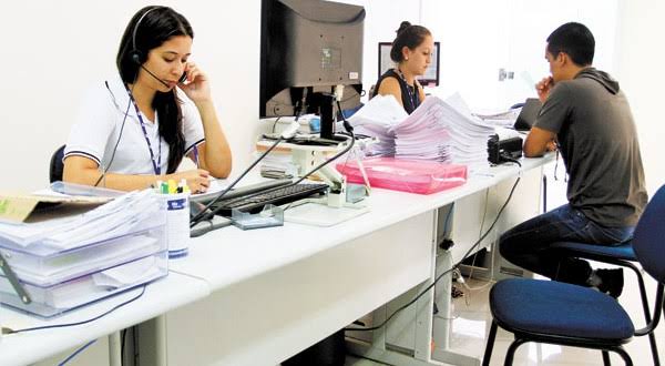 Recepcionista, Auxiliar de Serviços de Andares - R$ 1.300,00 - Realizar atendimento telefônico: Realizar controle de entrada e saída de visitante - Rio de Janeiro 