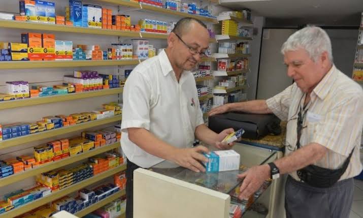 Atendente de Medicamentos, Segurança do Trabalho - R$ 1.250,00 - Atendimento ao público, ser comunicativo - Rio de Janeiro 