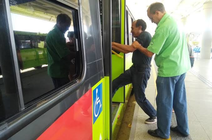 Mensageiro de Hotel, Fiscal de Terminal - R$ 1.385,00 - Controlar o acesso às plataformas de embarque e desembarque - Rio de Janeiro 