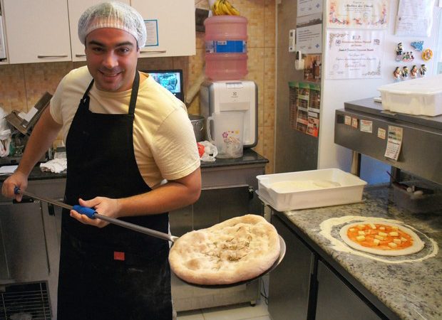 Esteticista, Ajudante de Pizzaiolo - R$ 1.575,00 - Ajudar o pizzaiolo no preparo dos pedidos, ser proativo - Rio de Janeiro 