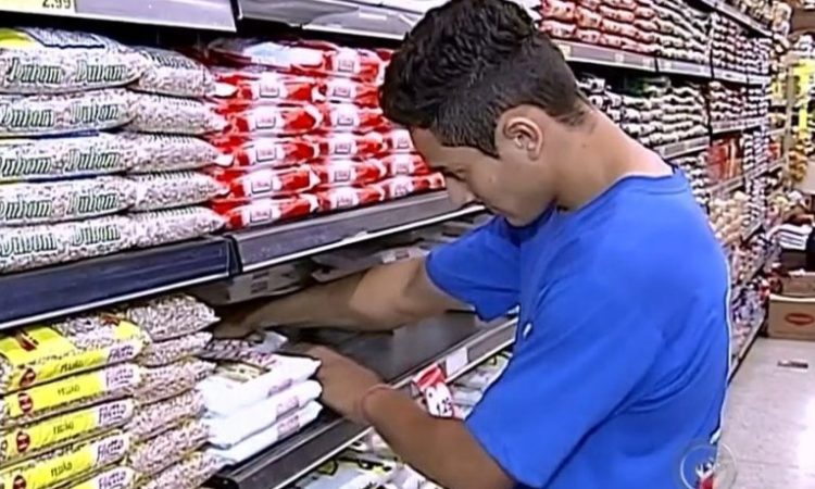 Entregador, Repositor - R$ 1.246,00 - Ter vivência profissional em supermercado, ser proativo - Rio de Janeiro 