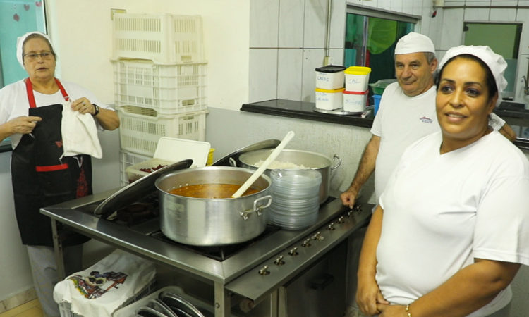 Cozinheiro, Designer Gráfico - R$ 1.039,00 - Ser responsável pela organização da cozinha, ser dinâmico - Rio de Janeiro 