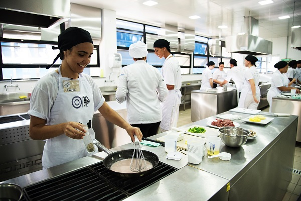 Cozinheiro, Barman - R$ 1.289,00 - Criação de cardápios, liderança de equipes - Rio de Janeiro 