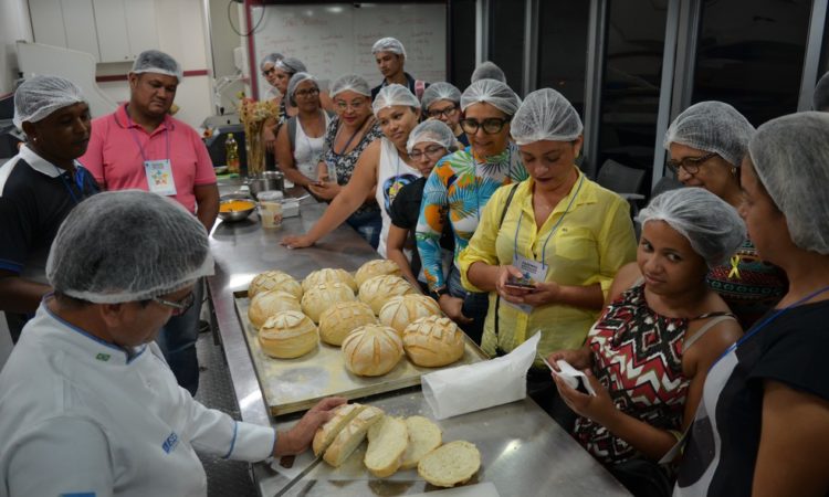 Confeiteiro, Assistente Administrativo - R$ 1.800,00 - Preparação e criação de bolos e doces - Rio de Janeiro 