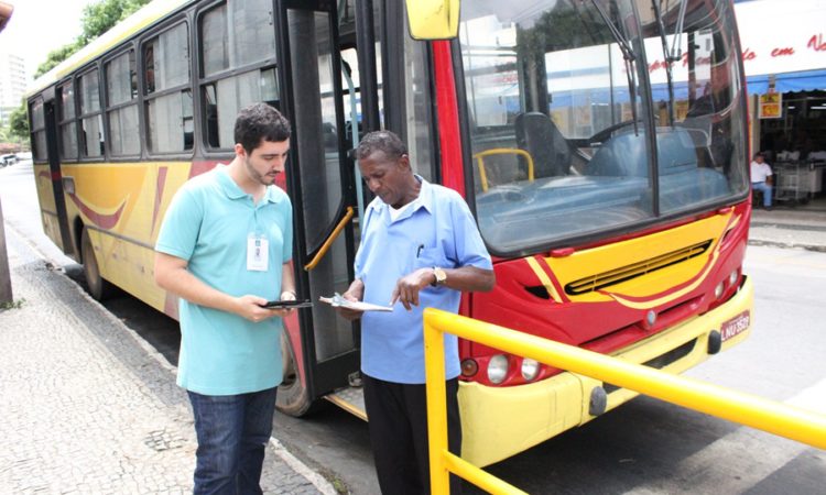 Fiscal de Terminal, Encarregado - R$ 1.385,00 - Prestar atendimento aos usuários, controlando acessos às plataformas - Rio de Janeiro 