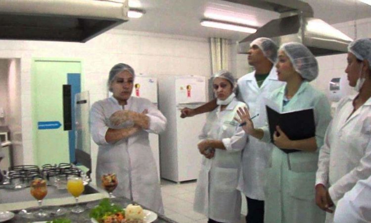 Copeira Hospitalar, Técnica em Nutrição - R$ 1.366,20 - Ter disponibilidade de horário, ser comunicativa - Rio de Janeiro 