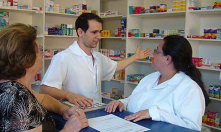 Atendente de Medicamentos, Cozinheiro - R$ 1.290,00 - Ter disponibilidade de horário, ser comunicativo - Rio de Janeiro 