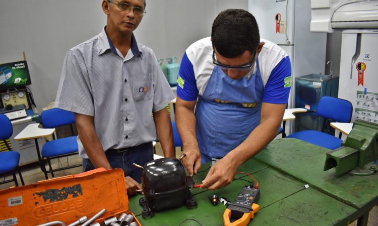 Mecânico de Refrigeração, Atendente - R$ 1.400,00 - Conhecimento em diversos tipos de aparelhos e ferramentas - Rio de Janeiro 