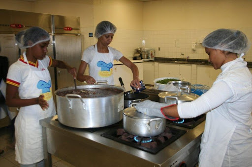 Panfleteiro, Cozinheiro - R$ 1.280,00 - Atendimento ao cliente, preparo e criação de cardápios - Rio de Janeiro 