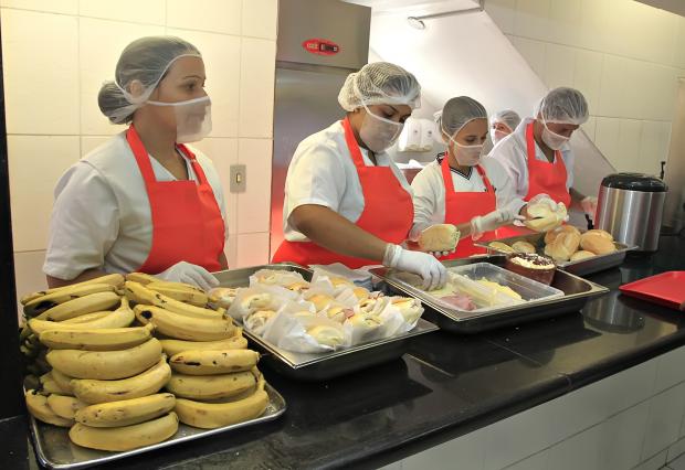 Operador CFTV, Ajudante de Pizzaiolo - R$ 1.363,30 - Trabalhar em equipe, auxiliar no corte e preparo de pizzas - Rio de Janeiro 