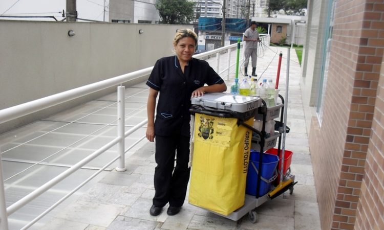 Auxiliar de Serviços Gerais, Lancheiro - R$ 1.300,13 - Limpeza e conservação do ambiente - Rio de Janeiro 