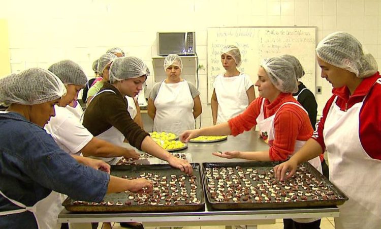 Controlador de Acesso, Confeiteiro - R$ 1.500,00 - Ter bom relacionamento interpessoal, confeitar bolos e doces - Rio de Janeiro 