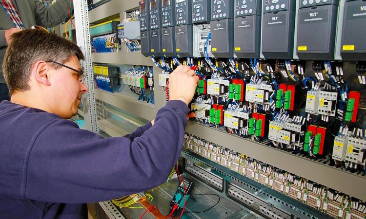 Técnico em Eletrônica, Empregada Doméstica - R$ 1.600,00 - Utilizar ferramentas e instrumentos de medição - Rio de Janeiro 