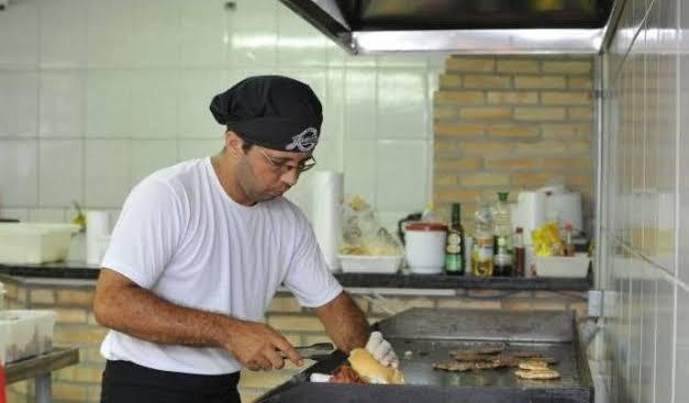 SubGerente, Chapeiro - R$ 1.150,00 - Atuar na abertura e fechamento de lojas - Rio de Janeiro