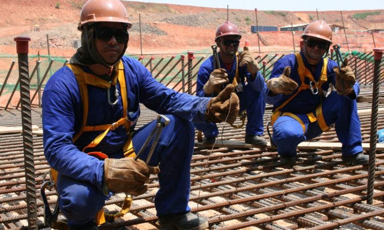 Auxiliar de Manutenção, Ajudante de Obra - R$ 1.999,74 - Realizar trabalho em equipe, ser pontual - Rio de Janeiro 