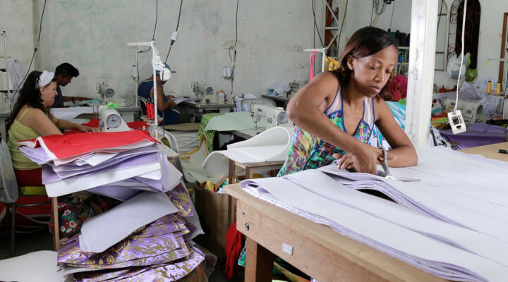 Auxiliar de Serviços Gerais, Costureira - R$ 1.300,43 - Atuar na limpeza do local, ter disponibilidade de horário - Rio de Janeiro 