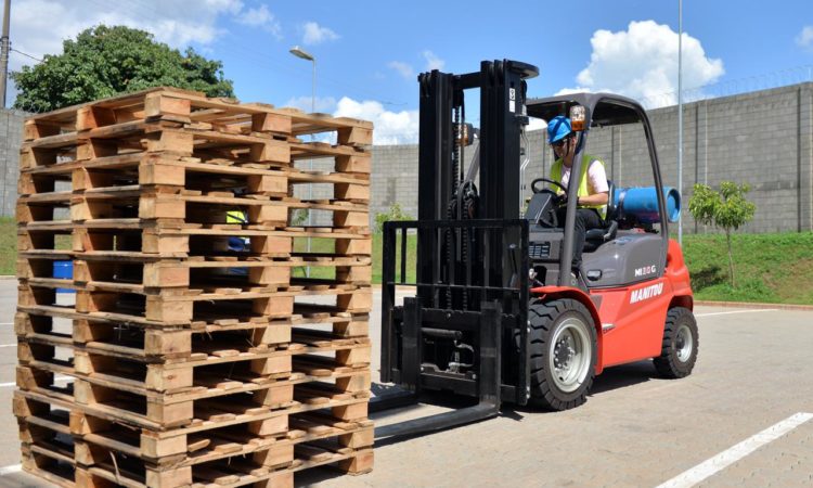 Operador de Empilhadeira, Motorista - R$ 1.269,39 - Ter disponibilidade de horário, ser proativo - Rio de Janeiro 