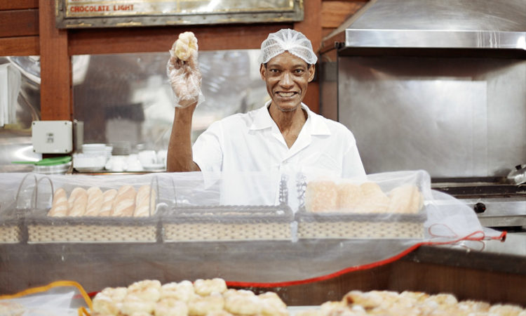 Padeiro, Cozinheiro - R$ 1.497,00 - Conhecimento em massas diversas, efetuar o preparo de refeições - Rio de Janeiro 