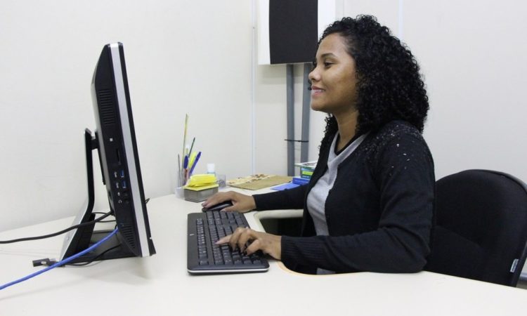 Auxiliar Administrativo, Atendente - R$ 1.300,00 - Saber utilizar a internet, ser dinâmico - Rio de Janeiro 