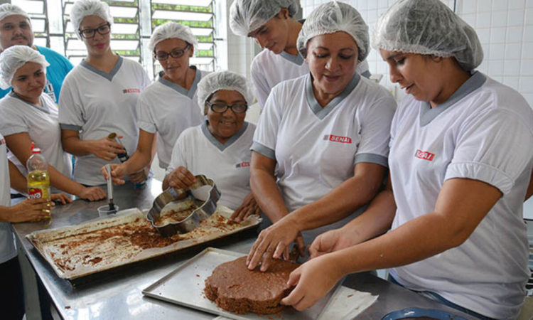 Confeiteiro, Montador de Móveis - R$ 1.800,00 - Trabalhar em equipe, ter conhecimento no preparo de sobremesas diversas - Rio de Janeiro 