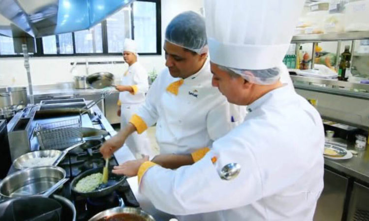 Cozinheiro, Saladeira - R$ 1.497,00 - Trabalhar em escalas, ter bom relacionamento interpessoal - Rio de Janeiro 