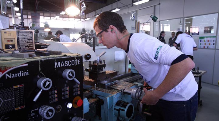 Atendente, Técnico de Manutenção - R$ 1.250,00 - Conhecer equipamentos no geral, ser organizado - Rio de Janeiro 