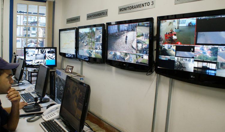 Instrutor de Informática, Controlador de Rota - R$ 1.650,00 - Conhecimentos em computadores no geral, ser atencioso - Rio de Janeiro 