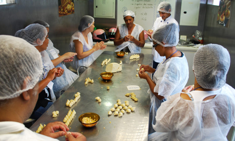 Cozinheiro, Porteiro - R$ 1.846,00 - Preparar alimentos, atualizar os cardápios - Rio de Janeiro 