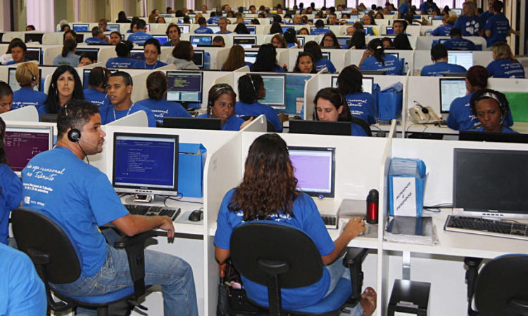 Assistente de DP, Assistente de SAC - R$ 1.900,00 - Ter boa fluência verbal, realizar atendimento telefônico - Rio de Janeiro