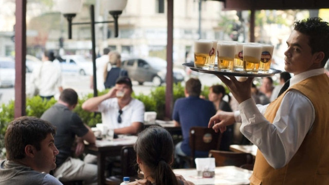 Ajudante de Bar, Controlador de Rota - R$ 1.800,00 - Auxiliar o barman, ser um profissional atencioso - Rio de Janeiro 