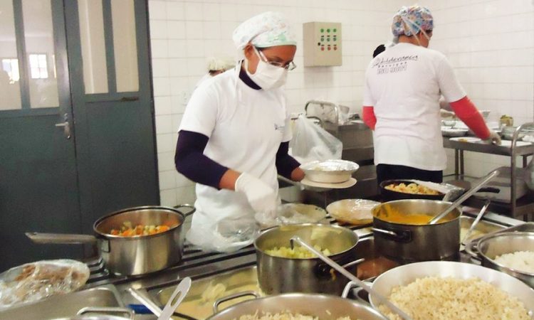 Auxiliar de Cozinha, Manutenção Predial - R$ 1.150,00 - Escala 6x1, ter disponibilidade de horário - Rio de Janeiro 