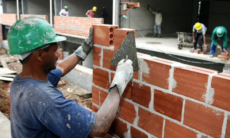 Pedreiro, Cozinheiro - R$ 1.846,00 - Ter disponibilidade de horário, liderar equipes - Rio de Janeiro 