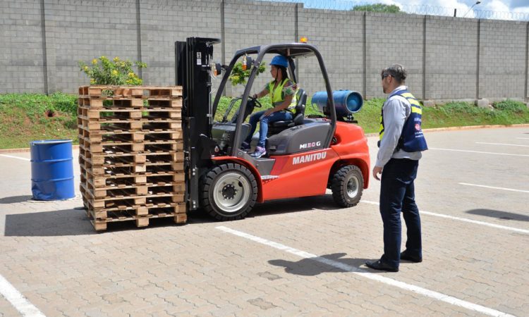 Operador de Empilhadeira, Deposista - R$ 1.714,74 - Trabalhar em escalas, ter disponibilidade de horário - Rio de Janeiro 