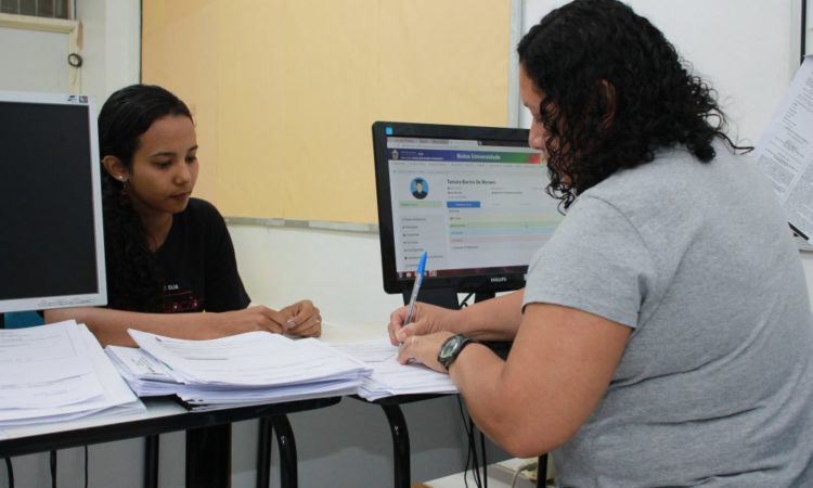 Auxiliar de Administrativo, Motorista - R$ 1.359,00 - Ter boa fluência escrita, ser proativo - Rio de Janeiro 