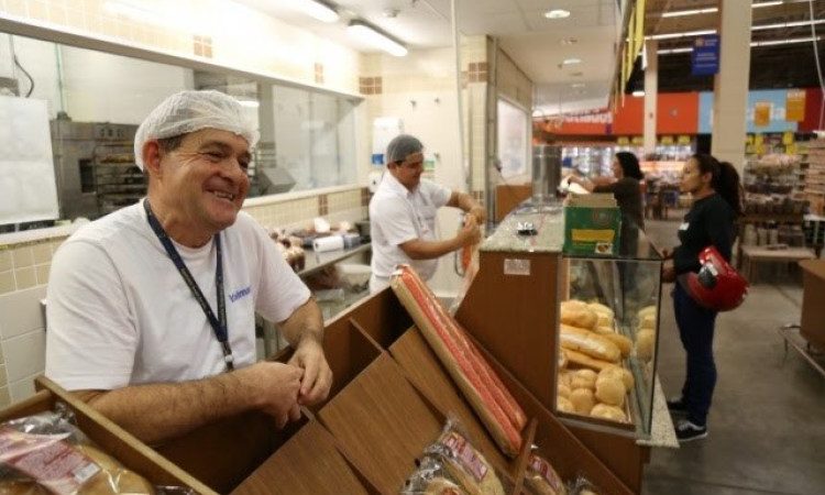 Balconista de Laticínios, Auxiliar de Recepção - R$ 1.234,57 - Atendimento ao público, ser dinâmico - Rio de Janeiro 