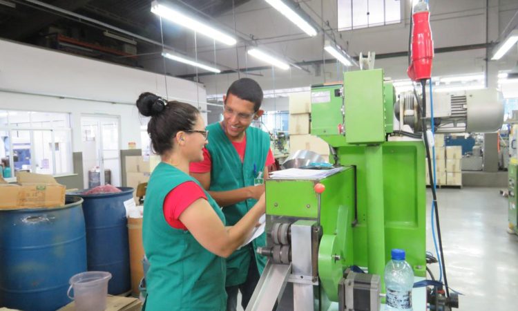 Manicure, Operador de Produção - R$ 2.800,00 - Ter disponibilidade de horário, ser comunicativo - Rio de Janeiro 