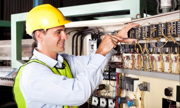 Ajudante de Eletricista, Encarregado de Açougue - R$ 1.664,00 - Ter conhecimentos em ferramentas diversas, ser pontual - Rio de Janeiro 