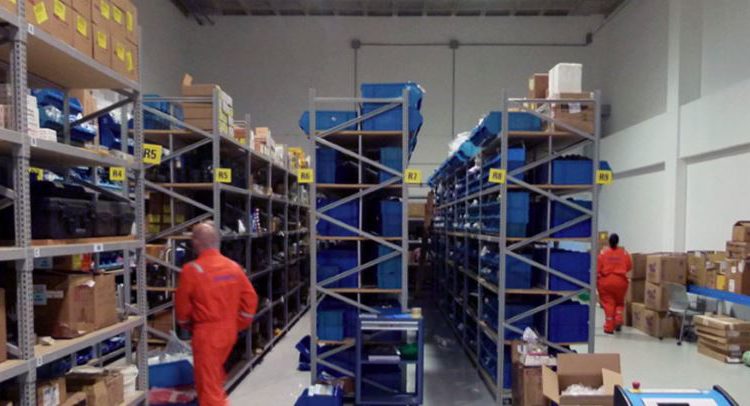 Almoxarifado, Zelador - : R$ 1.373,02 - Manter áreas abastecidas, fazer distribuição de equipamentos - Rio de Janeiro 