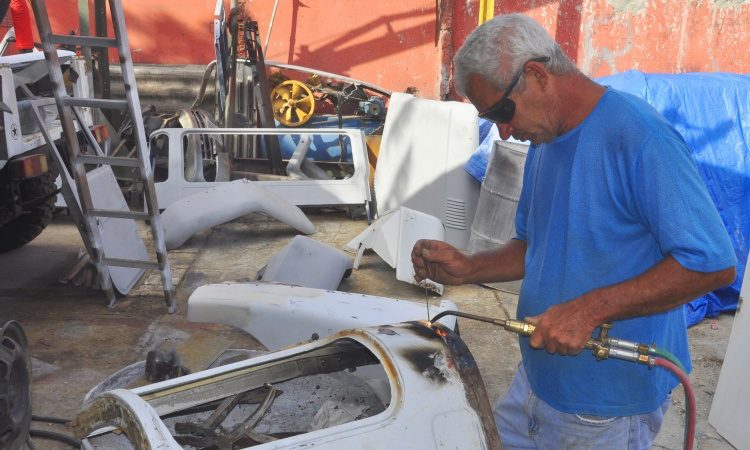 Lanterneiro, Auxiliar Técnico - R$ 1.200,00 - Ajudar na manutenção veicular, ser paciente - Rio de Janeiro 