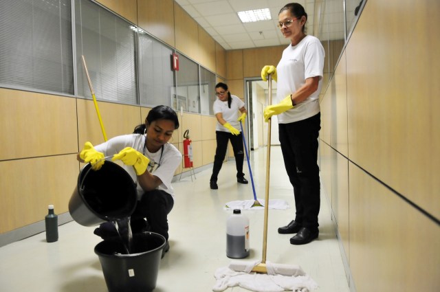 Arrumador, Recursos Humanos - R$ 1.208,00 - Ter pontualidade, atuar na arrumação do local - Rio de Janeiro 