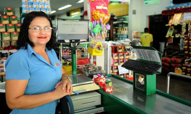 Operador de Caixa, Locutor de Supermercado - R$ 1.200,00 - Lidar bem com o público, trabalhar em escalas - Rio de Janeiro 