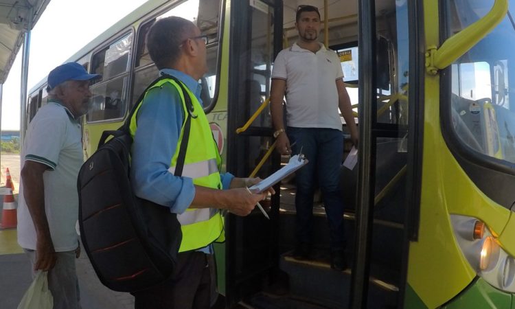 Fiscal de Terminal, Supervisora de Andar - R$ 1.385,00 - Fiscalizar a orientar o fluxo de ônibus, ter agilidade - Rio de Janeiro 