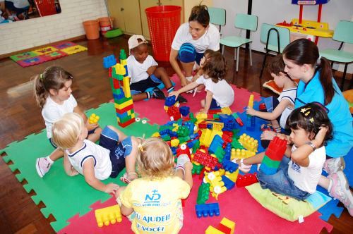 Auxiliar de Creche, Gerente - R$ 1.342,00 - Ter boa fluência verbal, ser um profissional paciente - Rio de Janeiro 