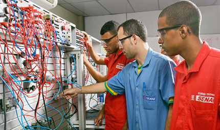 Eletricista, Garçom - R$ 1.340,00 - Trabalhar em escalas, ser pontual - Rio de Janeiro 