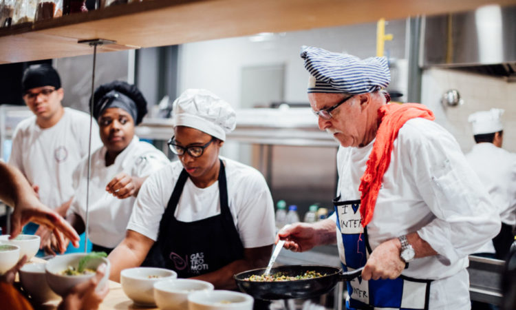 Chefe de Cozinha, Florista - R$ 1.600,00 - Ter bom relacionamento interpessoal, higienizar alimentos - Rio de Janeiro 