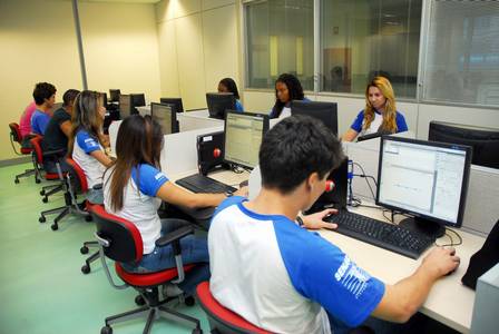 Cozinheiro, Auxiliar de Escrita - R$ 1.500,00 - Atuar no preparo de refeições, liderar equipes - Rio de Janeiro 