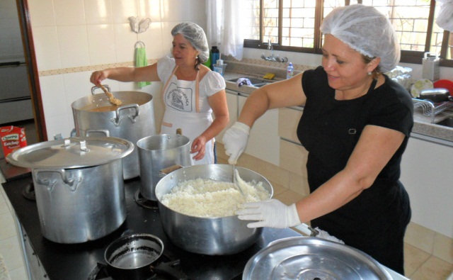 Saladeiro, Auxiliar Técnico - R$ 1.400,00 - Ajudar nas atividades culinárias, ter pontualidade - Rio de Janeiro 