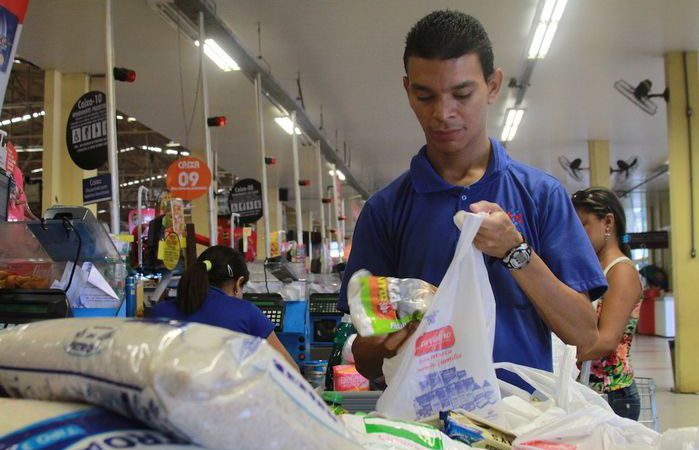 Empacotadora, Encarregado de Hortifruti - R$ 1.244,45 - Ter agilidade, empacotar mercadorias dos clientes - Rio de Janeiro 