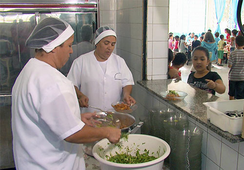 Cozinheira, Auxiliar de Importação - R$ 1.309,00 - Trabalhar em escalas, preparar refeições dos cardápios - Rio de Janeiro 